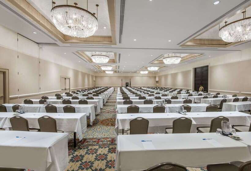 هتل The Antlers, A Wyndham