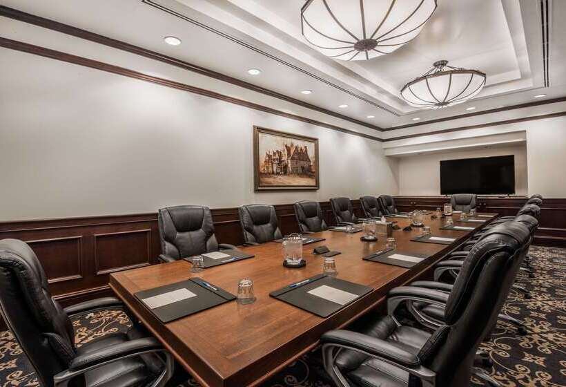 هتل The Antlers, A Wyndham