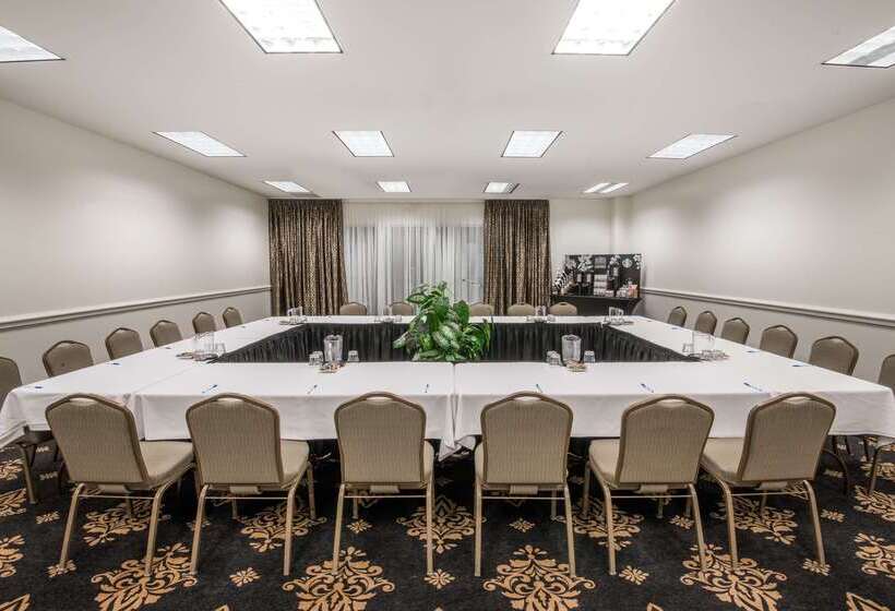 هتل The Antlers, A Wyndham