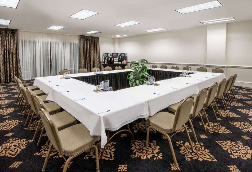 هتل The Antlers, A Wyndham