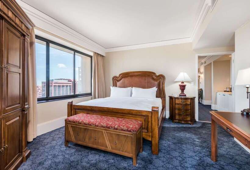 هتل The Antlers, A Wyndham