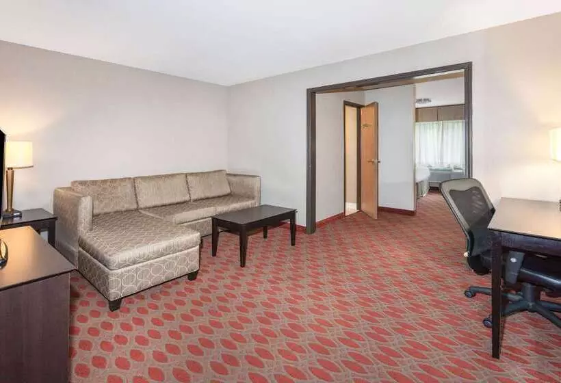 Motel Baymont By Wyndham Brooklyn Center