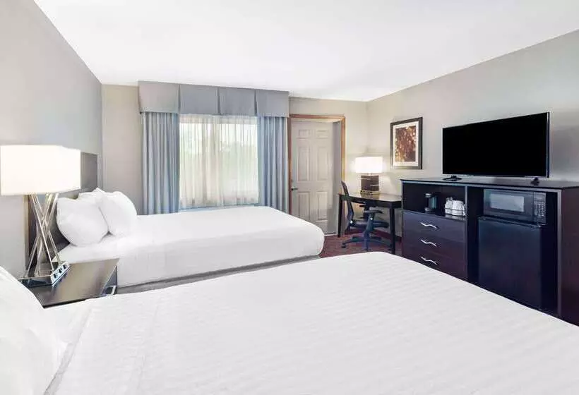 Motel Baymont By Wyndham Brooklyn Center