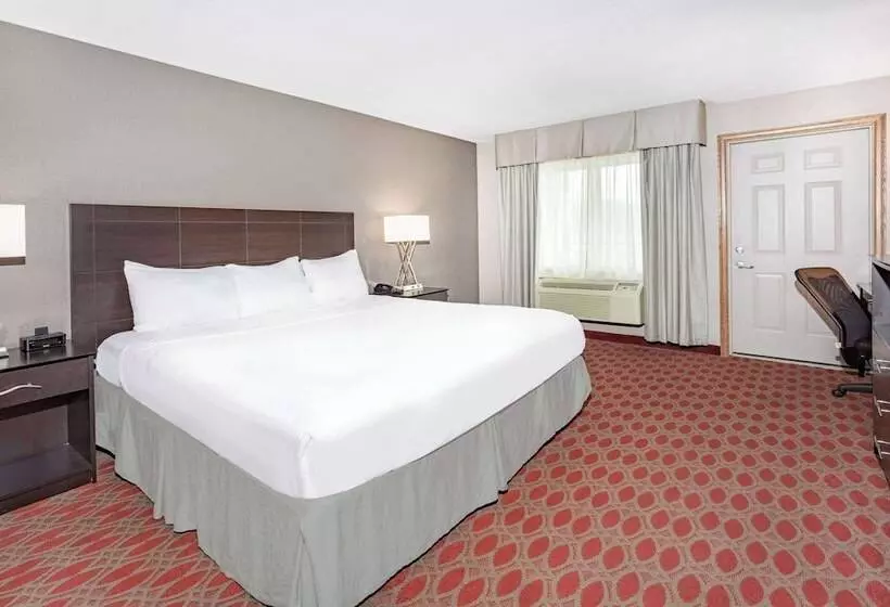 Motel Baymont By Wyndham Brooklyn Center