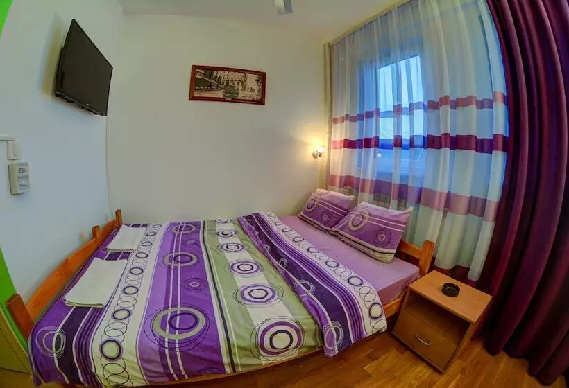 Retkeilymaja Rooms And Apartments S