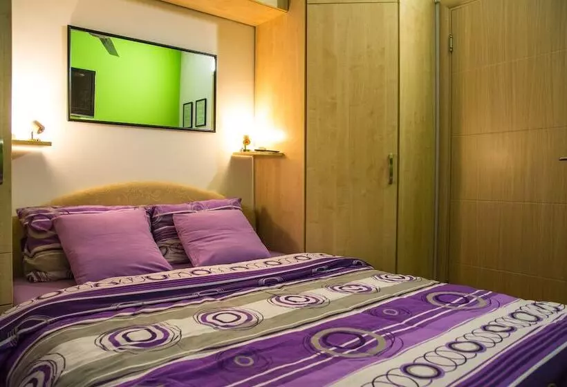 Retkeilymaja Rooms And Apartments S