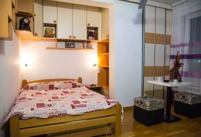Retkeilymaja Rooms And Apartments S