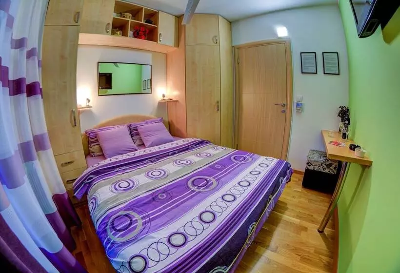 Retkeilymaja Rooms And Apartments S