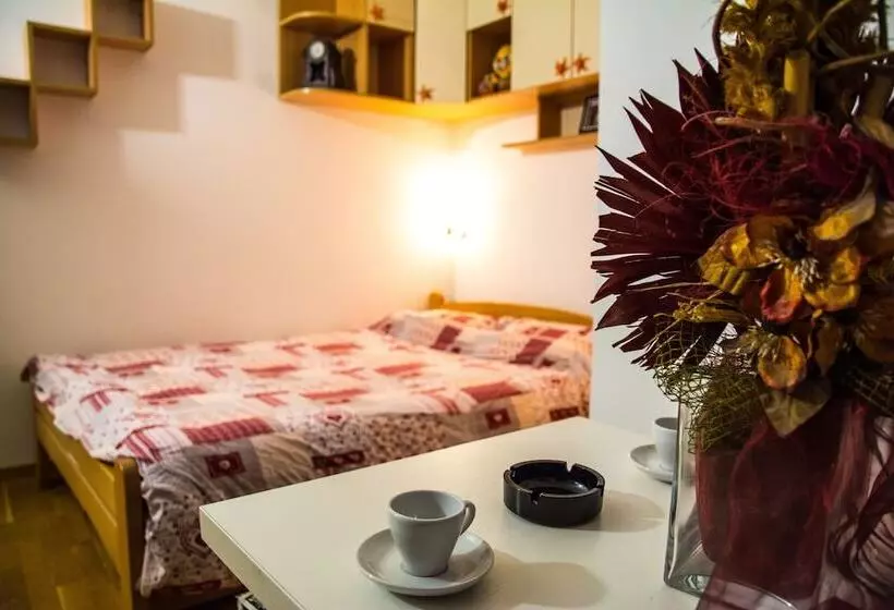 Retkeilymaja Rooms And Apartments S