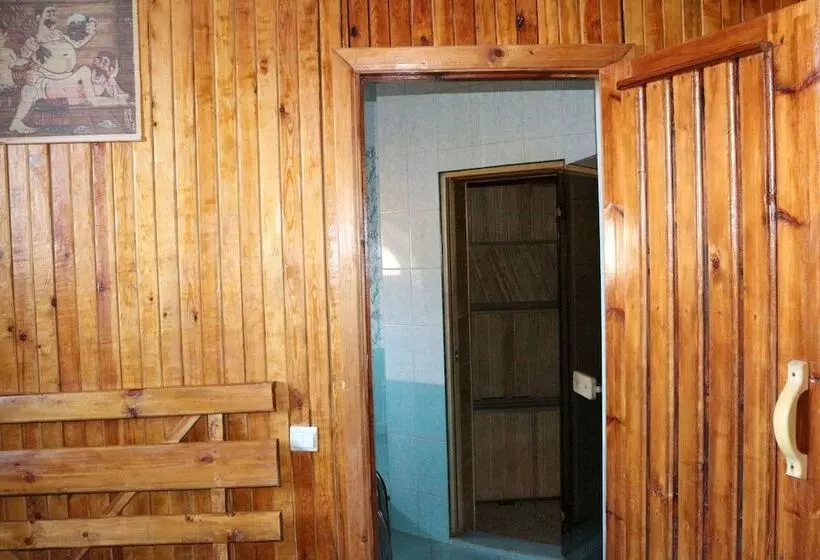 Gostiny Dvor Hotel   Hostel