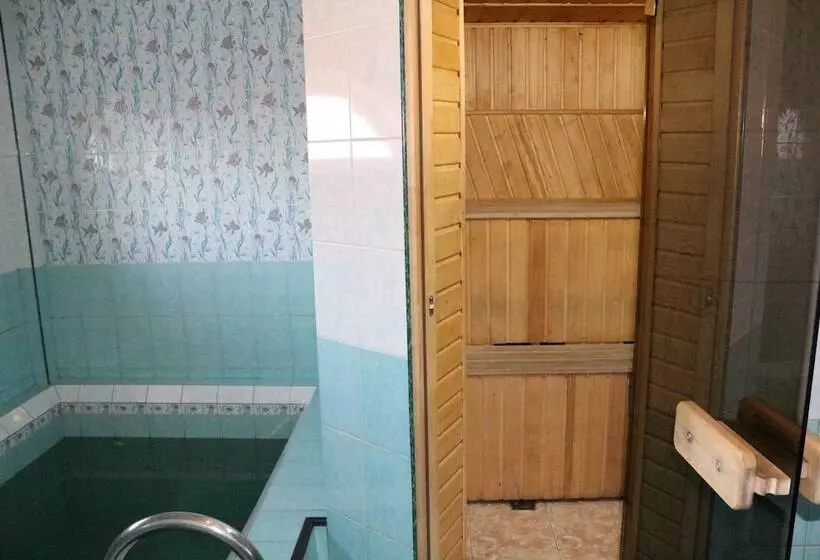 Gostiny Dvor Hotel   Hostel