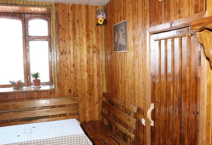 Gostiny Dvor Hotel   Hostel