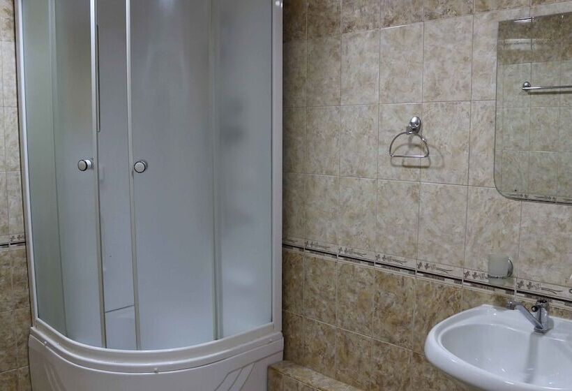 Gostiny Dvor Hotel   Hostel