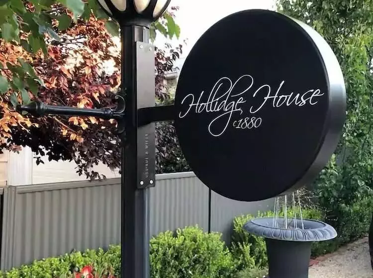 Hollidge House 5 Star Luxury Apartments
