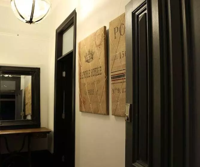 Hollidge House 5 Star Luxury Apartments