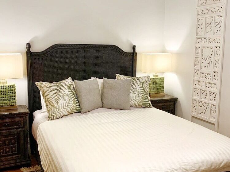 Hollidge House 5 Star Luxury Apartments