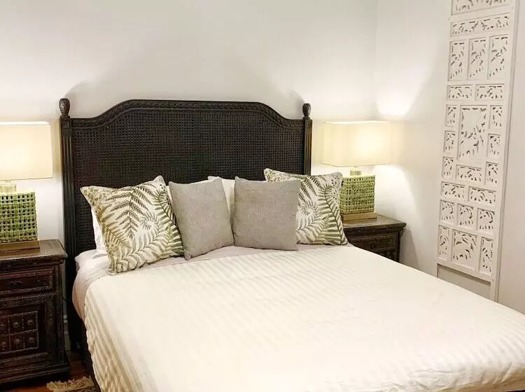 Hollidge House 5 Star Luxury Apartments