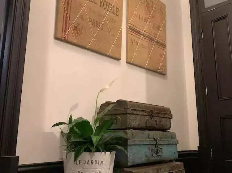 Hollidge House 5 Star Luxury Apartments