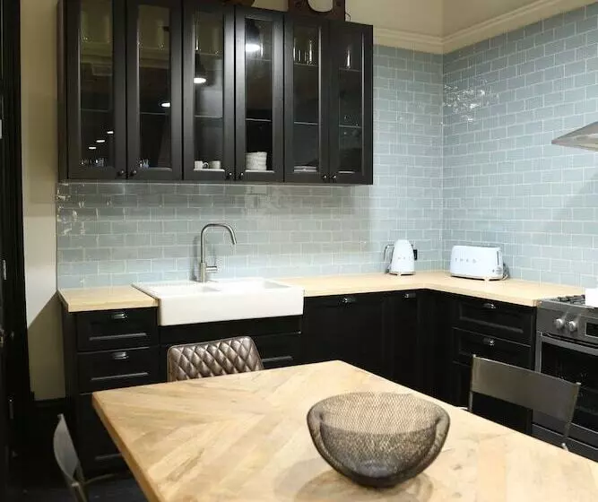 Hollidge House 5 Star Luxury Apartments