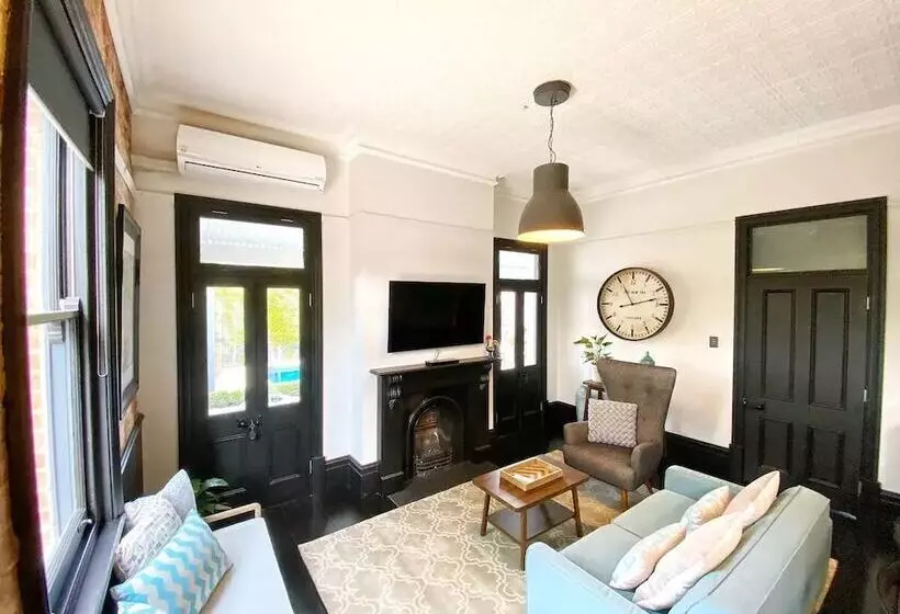 Hollidge House 5 Star Luxury Apartments