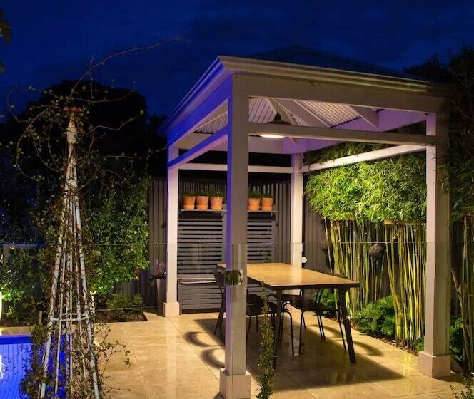 Hollidge House 5 Star Luxury Apartments