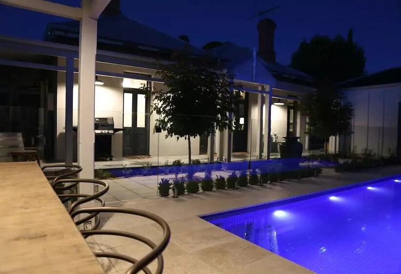 Hollidge House 5 Star Luxury Apartments