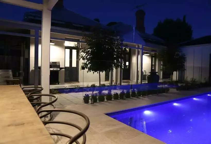 Hollidge House 5 Star Luxury Apartments