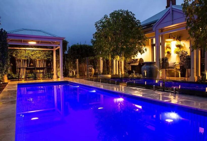 Hollidge House 5 Star Luxury Apartments