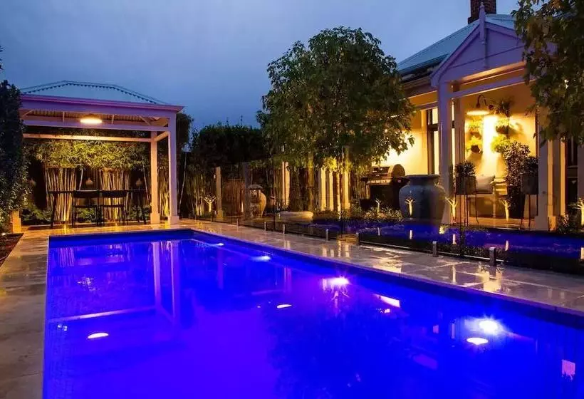 Hollidge House 5 Star Luxury Apartments