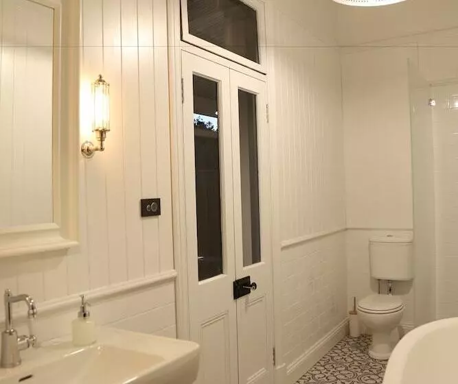 Hollidge House 5 Star Luxury Apartments