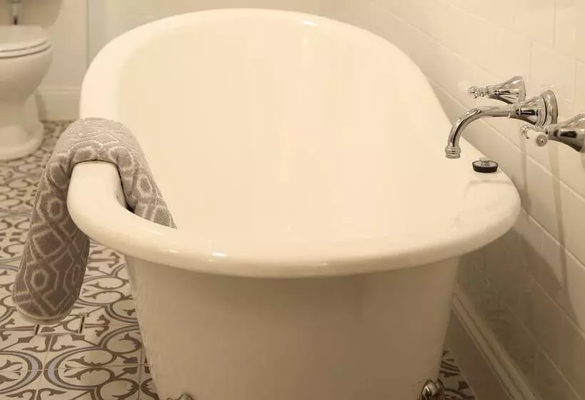 Hollidge House 5 Star Luxury Apartments