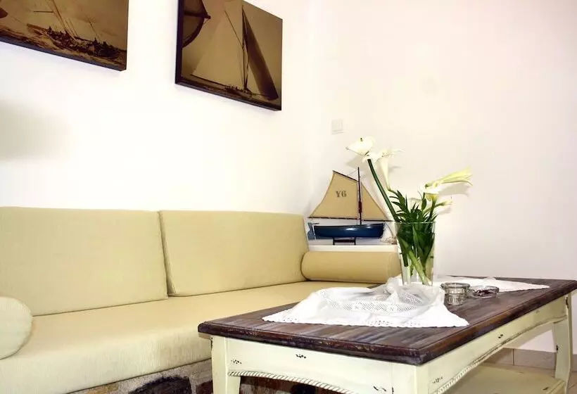 ホテル Mariakis Luxury Studios