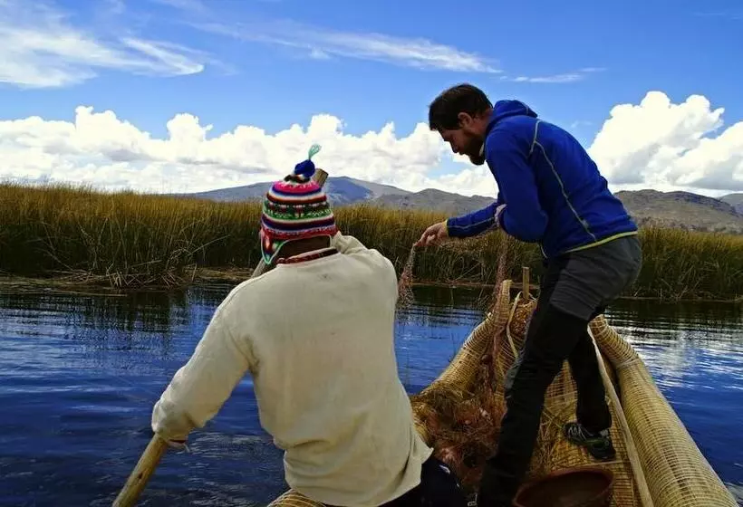 ホテル Uros Qhota Uta Lodge