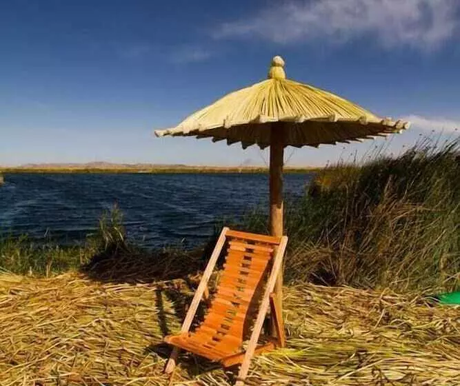ホテル Uros Qhota Uta Lodge