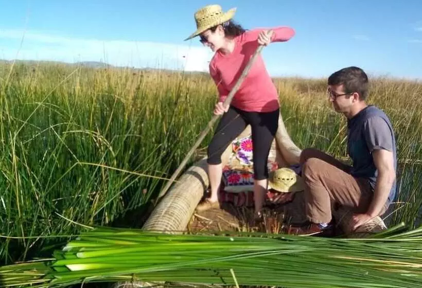 ホテル Uros Qhota Uta Lodge