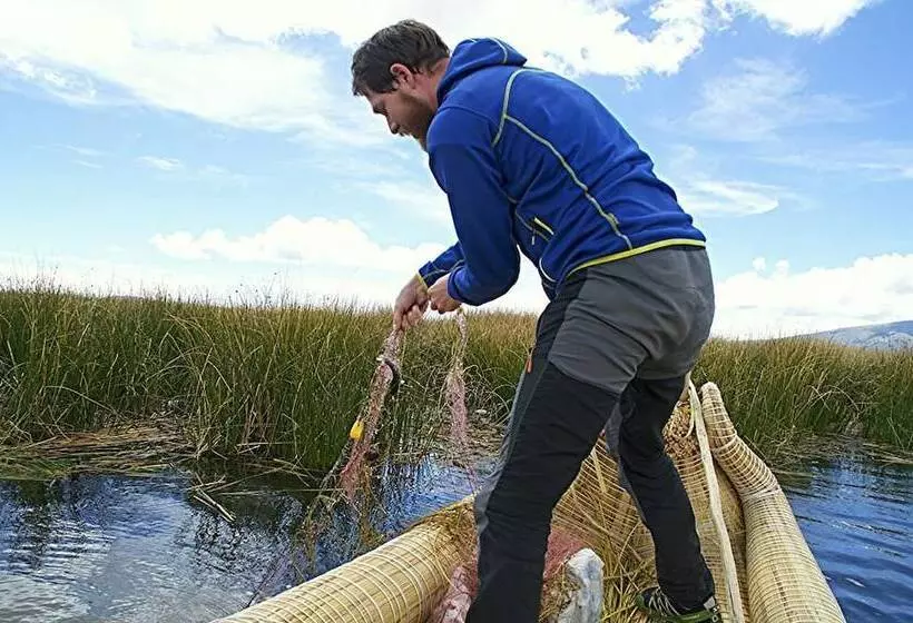 ホテル Uros Qhota Uta Lodge