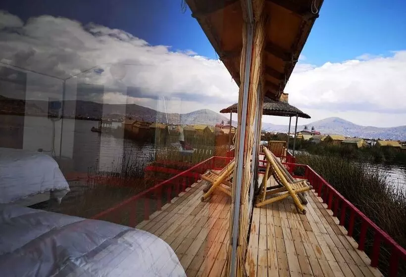 ホテル Uros Qhota Uta Lodge