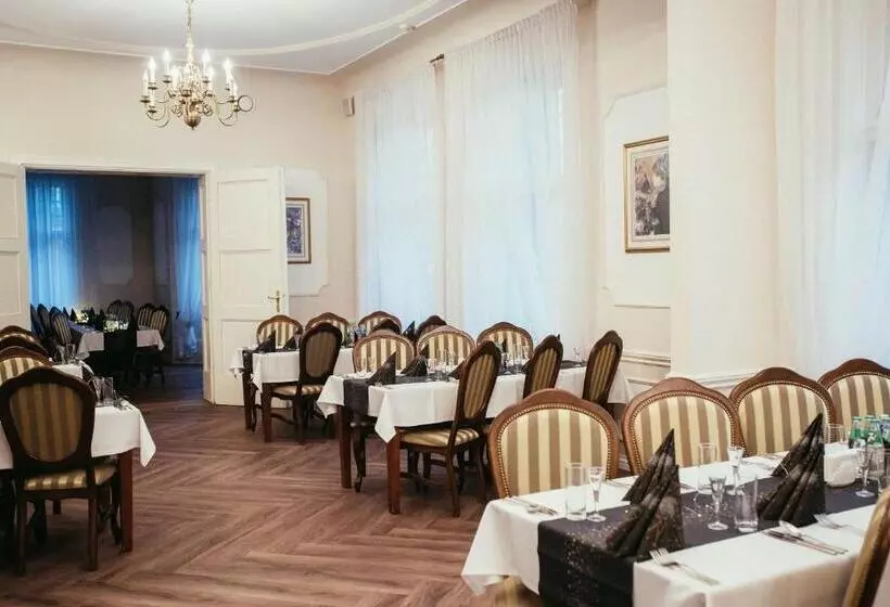 هتل Willa Starosty