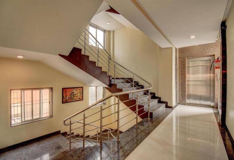 هتل Deepali Executive