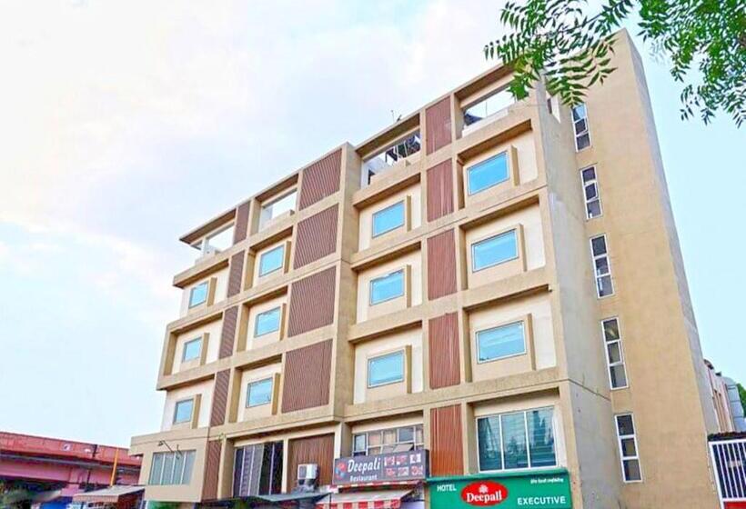 هتل Deepali Executive