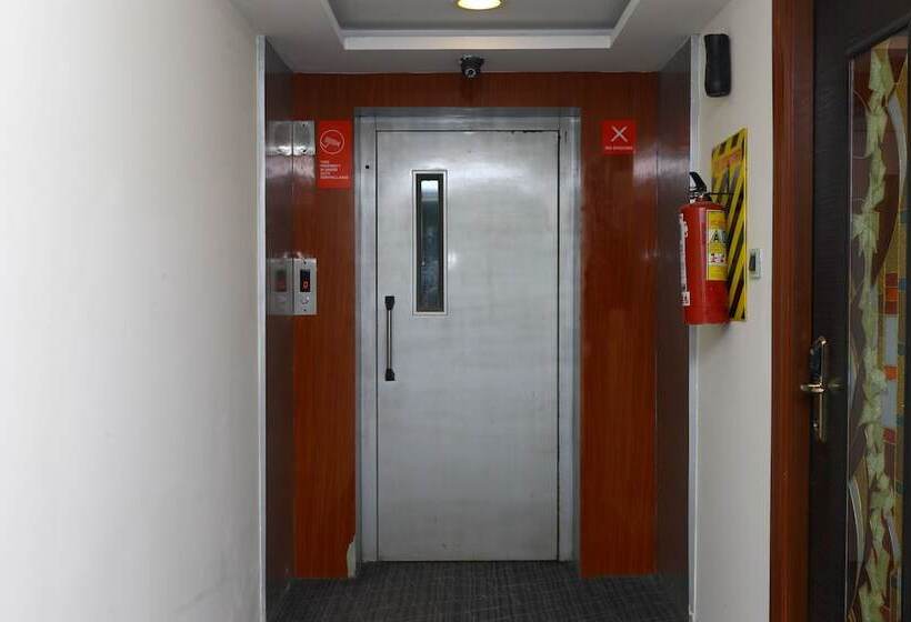 ホテル Flagship 479 By Oyo Rooms