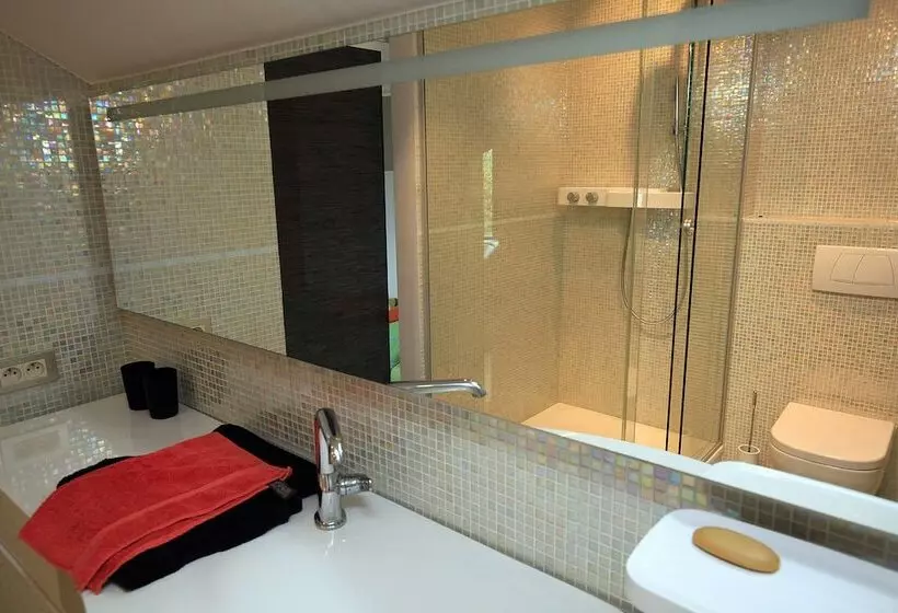 Aamiaismajoitus (B&B) La Petite Bruyere De Renaix