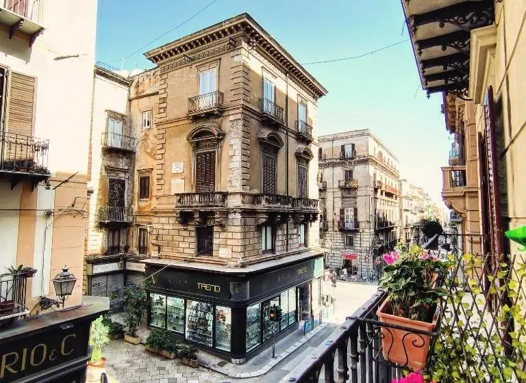 تختخواب و صبحانه Vittorio Emanuele Rooms Di Prinzi