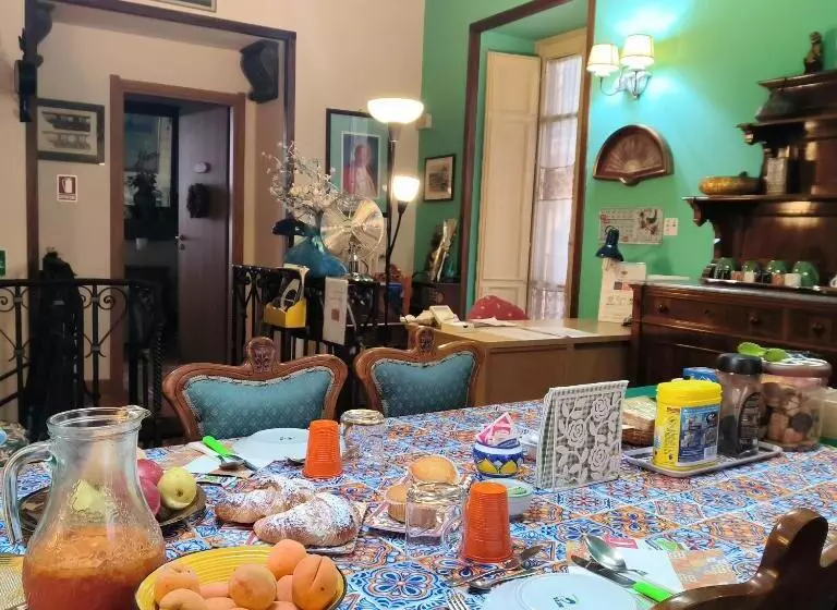 تختخواب و صبحانه Vittorio Emanuele Rooms Di Prinzi
