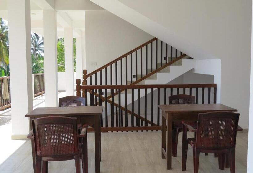 בית מלון כפרי Sailors Mirissa