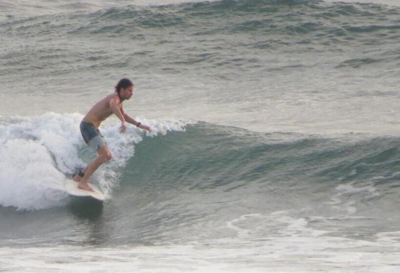 בית מלון כפרי Sailors Mirissa