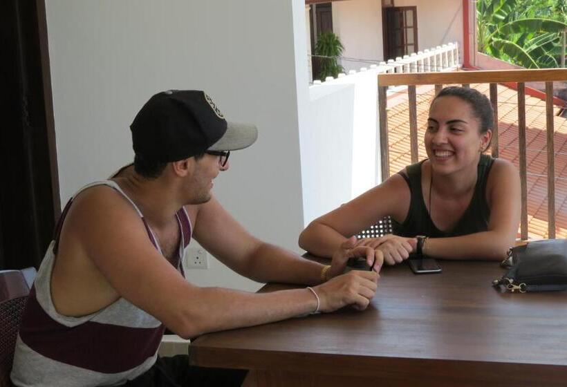 בית מלון כפרי Sailors Mirissa