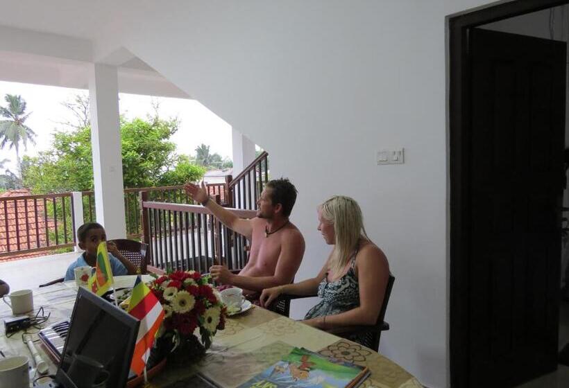 בית מלון כפרי Sailors Mirissa