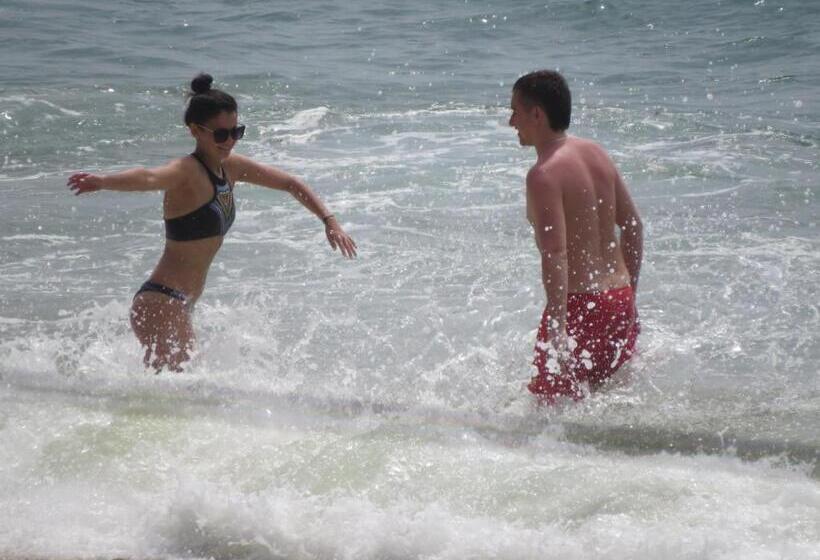 בית מלון כפרי Sailors Mirissa