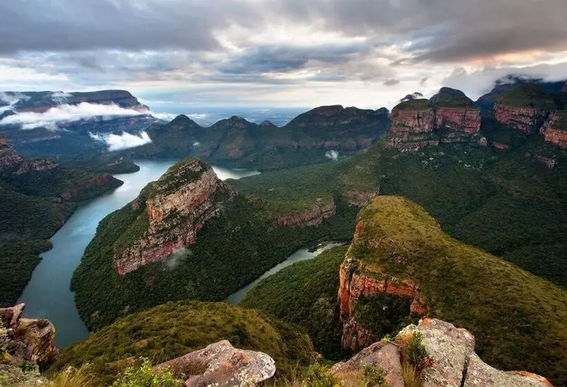 Log Cabin & Settlers Village